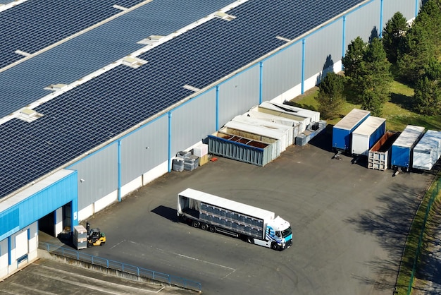 Avantajele integrării energiei regenerabile în infrastructura logistică