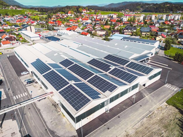 Avantajele utilizării panourilor fotovoltaice în centre comerciale