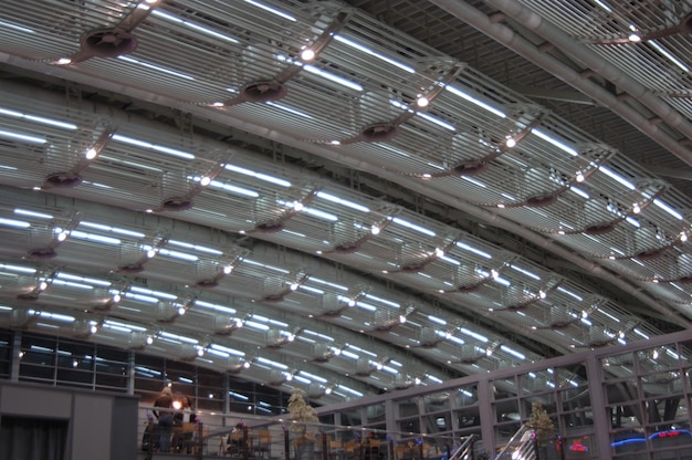 Optimizarea fluxului de marfă printr-o iluminare inteligentă a spațiilor logistice