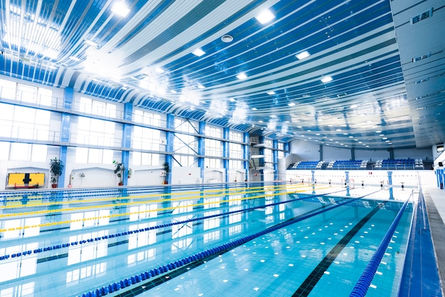 Soluții moderne pentru iluminatul sălilor de sport și al bazinelor de înot