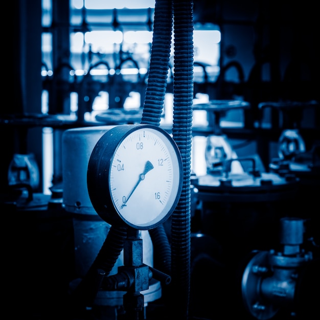 Cum să previi condensul excesiv în halele industriale?